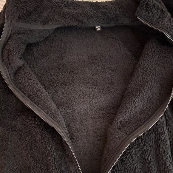 UNIQLO FLEECE JACKET IN BLACK - Picture 4 of 4
